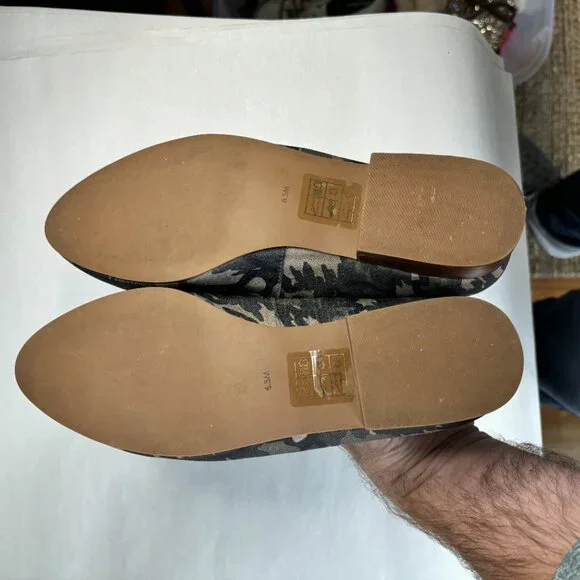 Pre-worn MINT Jack Rogers Women's Size 6.5 Gold Skull Pirate Camo Flats - Picture 11 of 11